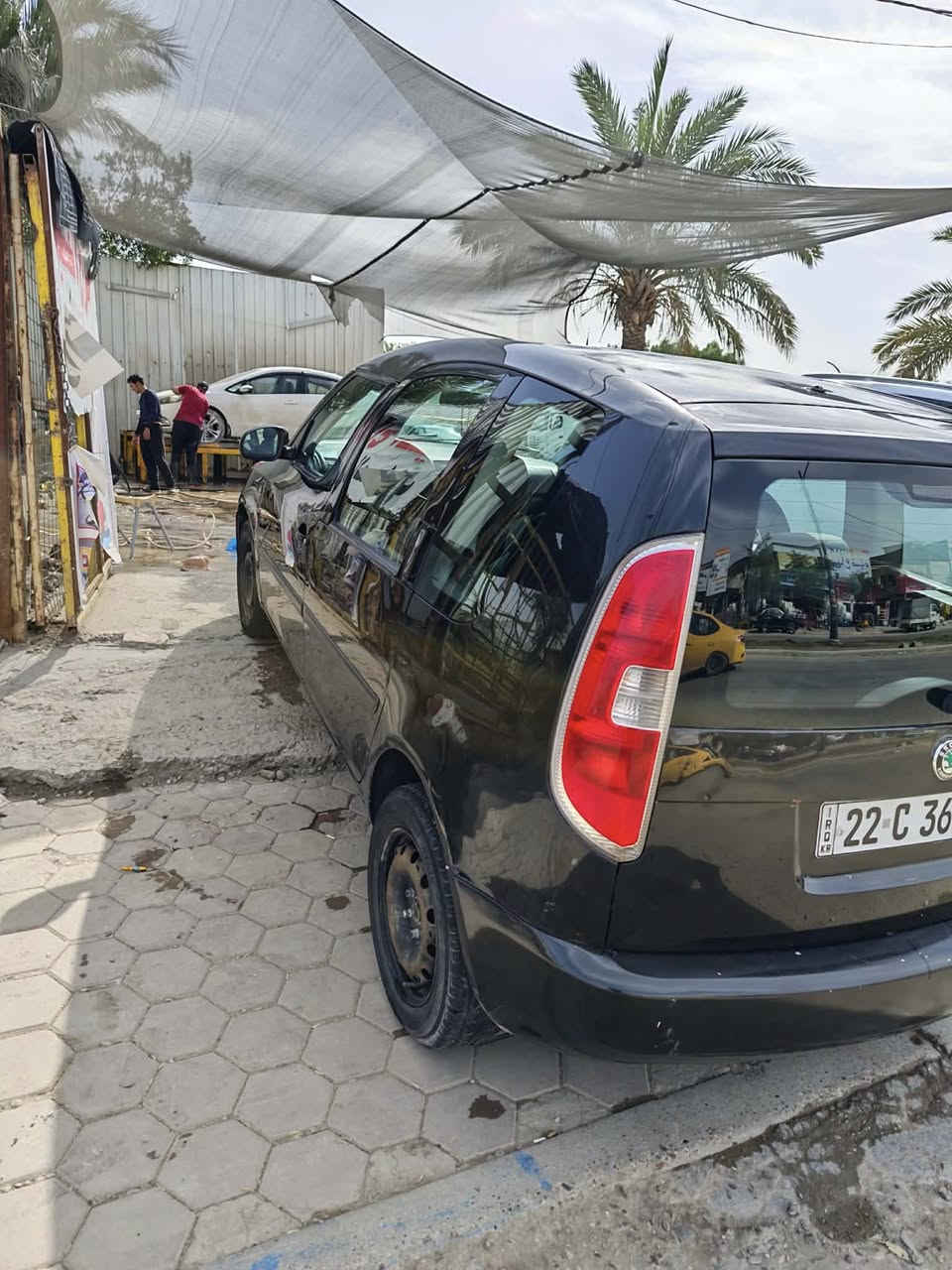 السلام عليكم سياره سكودا 2013 سياره جديده ناعمه محركهه الف وستميه كير اوتماتيك سياره جاهزه وحلوه رقمهه اربيل بكان السياره بغداد لشراي يتصل على هاذه الرقم ***********
