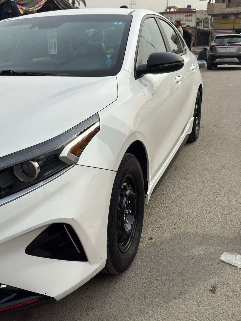 سلام عليكم فورتي جيتي لاين موديل ٢٠٢٣ ماشيه ٨٣ الف كيلو حادثه موضح بصور سعره ١٦٠.  لسياره بيه منضومت غاز ***********
