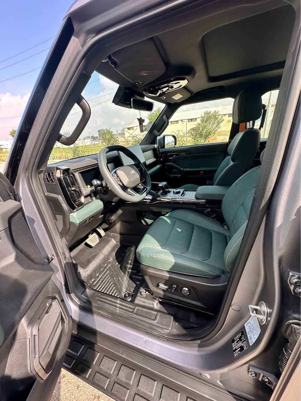 جيتور T2 2025 ضمان شركه هارلم JETOUR T2 2025 
]

بعدها داخل الضمان جميع صيانات و تبديلات الدهن داخل الشركة
رقم اربيل  الدولي الجديد ب اسمي تحويل ثاني يوم

ماشية   ٣  الف زيروو  كيلو بعدها بحالة الزيرو 
مكفولة كفالة عامة السيارة مابيها اي ملاحظه على وضع الشركة
سياره بعدها بحاله الزيرو 
فول مواصفات 1/1 
محرك 2000 تيربو
دفع رباعي دفلوك منفصل
دخول ذكي و تشغيل ذكي و تشغيل عن بعد 
سقف بنوراما 
داخل صحراوي و اسود ، كشنات جلد و شامواة بيجي
راداراتً 360 و كامراتٌ 360 و حساسات 360 
قيادة ذاتية ، اوتو هولد ، 
اوتو ستارت ستوب ، كروس مثبت سرعة
كشنات كهرباء سائق و راكب معه تبريد و تدفئه امامي خلفي
معه تبريد شاشة مناخ منفصل بين سائق و راكب 3 قطع تبريد
انارة داخلية على كامل الابواب ودشبول متغيره 64 لون 
‏‎8 ايرباك
‏‎12 نظام قيادة
‏‎سستم صوت 12 مكبرة صوت من SONY 
‏‎شاشة جبيرة تدعم ابل كار بلي ، و اندرويد اوتو
‏‎عرض ضغط الاطارات , حراره الاطارات
‏‎منافذ طاقه تايب سي ، يواسبي امامي خلفي
‏‎و شحن لاسلكلي
وبعد بيها هواي مواصفات أربيل, العراق


**إذا كنت صاحب هذا الإعلان وتريد حذفه لأي سبب، رجاءا أرسل رسالة إلى الدعم الفني**