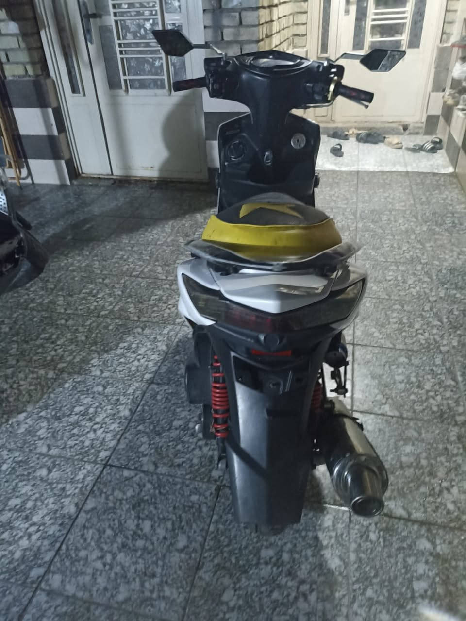 سكنس فحل لد نضيف كلش دراجه شلعه ومابيها نقص فقط تاير خلفي يتبدل شعندك مراوس بيها مكاني الامين الثانيه 

***********
