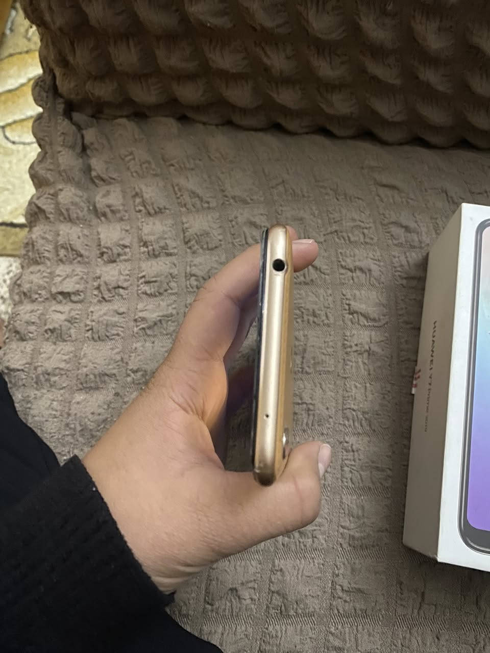 السلام عليكم جهاز للبيع هواوي y7prime 2019 الجهاز فقط مستبدل شاشه اصليه وكاله والأضرار الموجوده بالشاشة الموضحه بالصور السعر 25 مكاني أبو غريب للاتصال ***********
