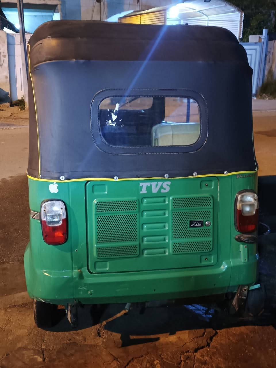 تي في اس موديل 22 تكتك نضيفه مكينه خرسه شرط معدل خير م̷ـــِْن يم الله التكتك بيها ضربه بلغد وبصفحه البانزين معمرات بيها كم طخه بسيطه بس هيا نضيفه وحلوه عوزها ترتيبات شويه تصعد بيها وين،ميعجبك تاخذ تراي بخدمتك رايدها ب 6800 ومجالها بسيط التكتك مو بسمي بسم واحد بحي الجهاد اتكفلك تحويل شوكت ماتريد عنواني بغداد حي العامل ***********
