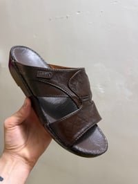 جلد طبيعي • ٥ قطع • مقاس ٣٩/٤٠
