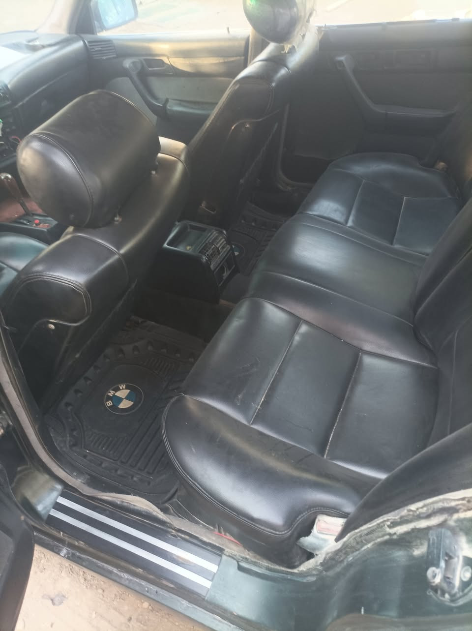 سلام عليكم بي 525ام  مسكر رقم انكليزي بسمي ال سياره السعر اتصل عله هذه الرقم***********
