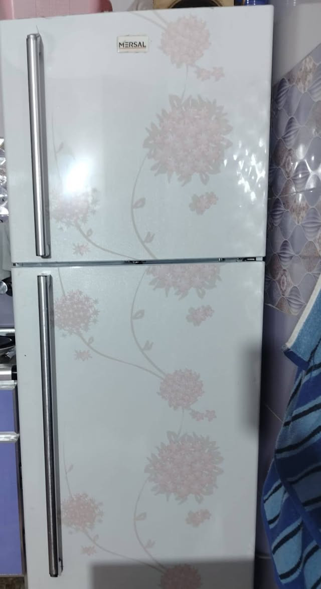 سلام عليكم ثلاجه نضيفه شغاله سعر  450 ألف وبيهة مجال بسيط كاونتر نضيف ومثل ما موضح بصورة السعر 200 ألف وبلازمه 43 سمارت هوم تكنك السعر  200الف وبيه مجال  وقنينه غاز السعر 50 ألف *********** الاتصال ع هاذ الرقم
