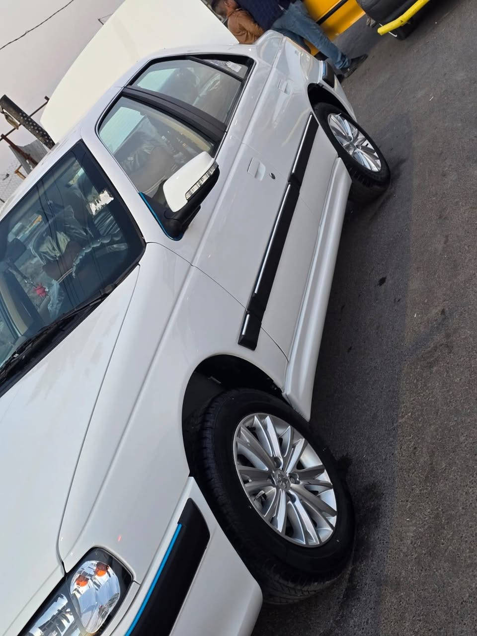 بسم الله اخوان بيجو بارص ستلام جديد حره  حره بدون رقم  25 داخله ب26  صار 10ايام من ستلمتها كفاله عامه ماشيه 200مواصفات السياره لبارص معروفه  كشنات كهرباء تحكم ستيرن شاشه كار بلي عرض كام   حساسات. حساس  بك لايت اوتو  سعره 93 بيه مجال بسيط كلش    مكان السياره  البلديات رقم تليفون ***********
