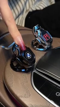 🚗✨ غطى بصمة سيارتك وحافظ عليها من الخدوش والغبار!  بـ تصميم معدني فاخر...