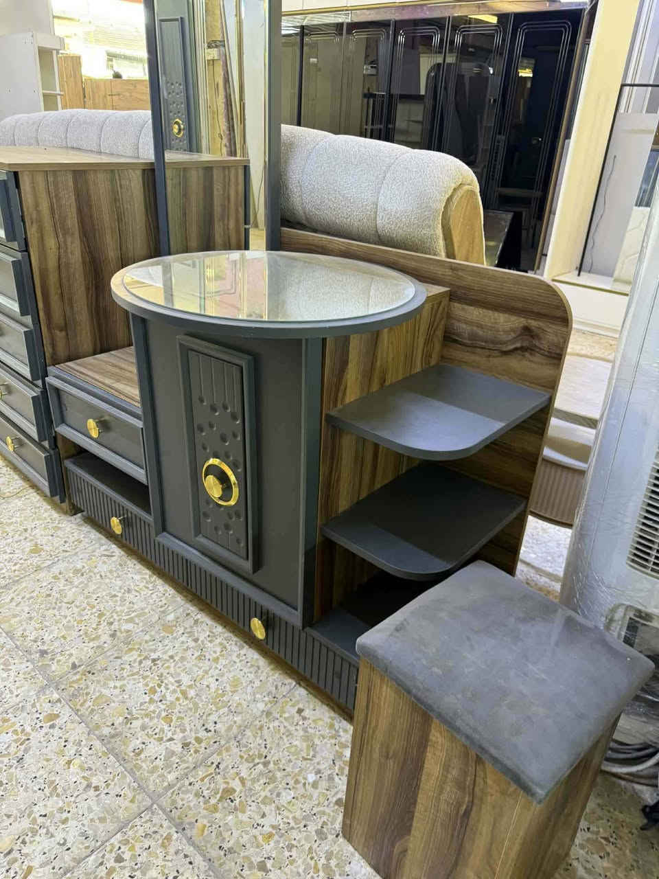 ✨ غرفة تركية   مودرن أصلي✨
صبغ حراري
🚪 نظام أبواب   
ضهر بلوك
سرير مخزن
 قماش وتر بروف أصلي سعر مليون 100
✨ نظافة 95💯
شد ونقل مجاني داخل بغداد
 توصيل للمحافظات بأسعار رمزية


**إذا كنت صاحب هذا الإعلان وتريد حذفه لأي سبب، رجاءا أرسل رسالة إلى الدعم الفني**