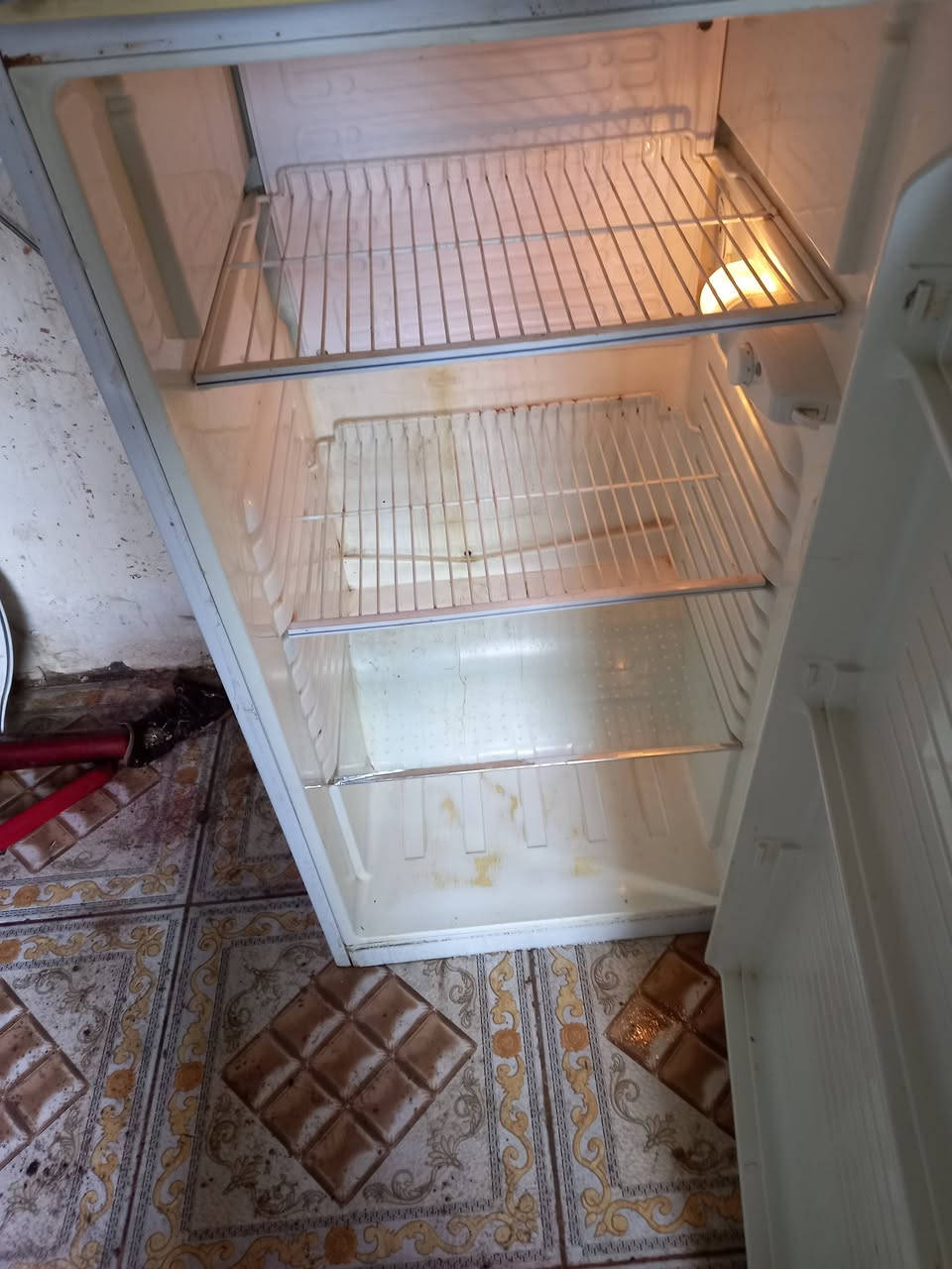 ثلاجه للبيع شغاله اي عيب ما بيها سعر 100 وبيها مجال تعال خاص وتدلل


**إذا كنت صاحب هذا الإعلان وتريد حذفه لأي سبب، رجاءا أرسل رسالة إلى الدعم الفني**