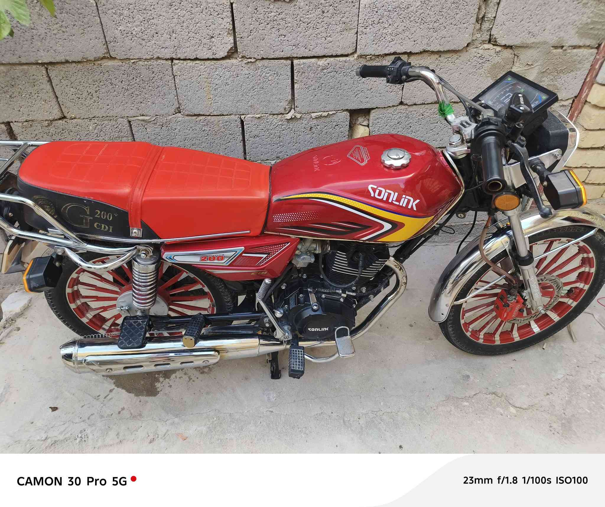 دراجه سيفان موديل ٢٥ اوراق استنساخ ٥ كاملات مكفوله من كلشي كهربائيات كلها شغاله الشراي يتصل ***********
السعر ٩٠٠ وبيها مجال بسيط كلش
