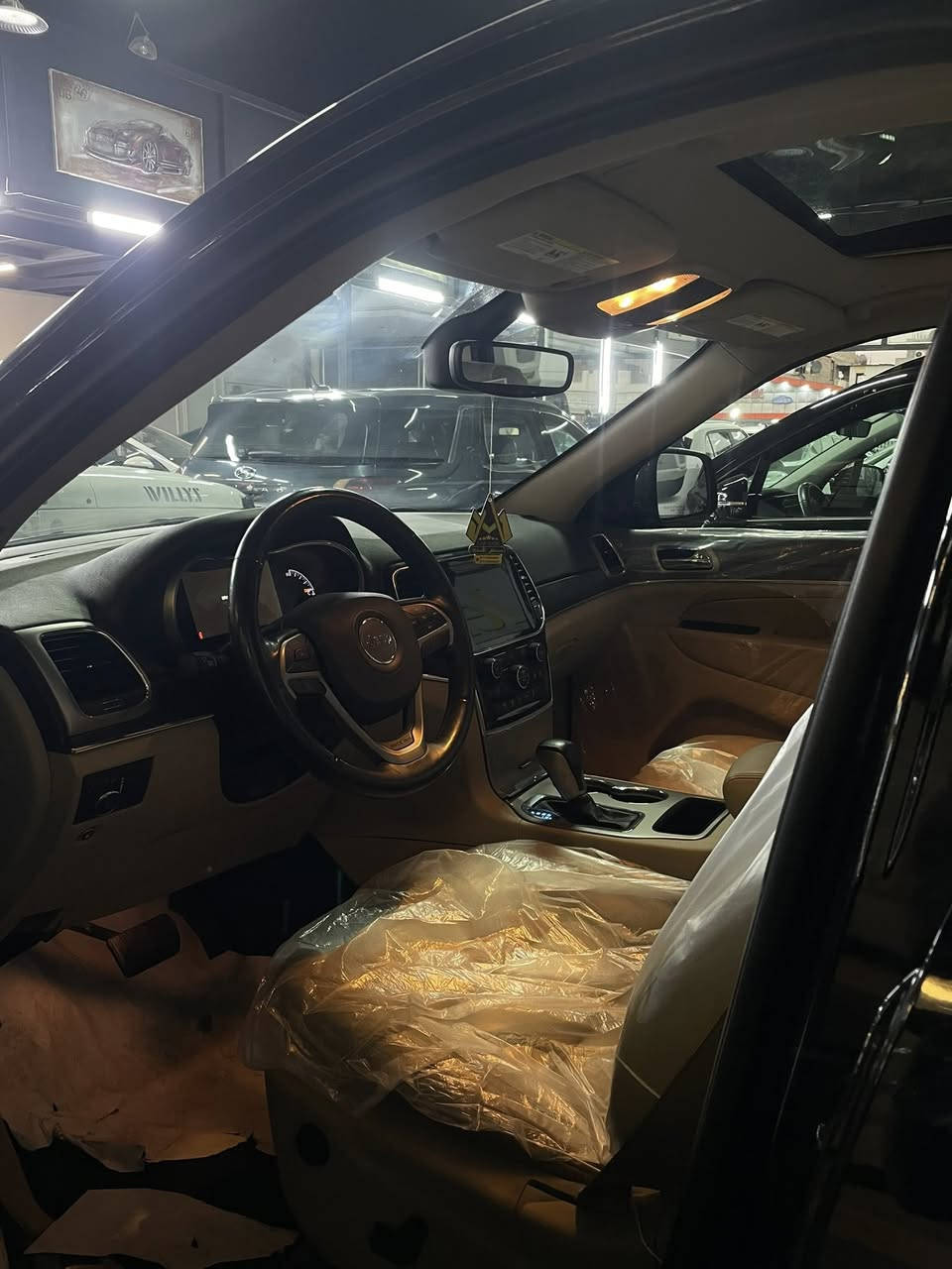 السلام عليكم جيب كراند شيروكي 2022 اخر اصدار
لمتدد
داخل بيجي 
خزن كراسي
فتحه
صندوق كهرباء
اشاير مري
لايت زنون بلادي
حساسات ورادار جانبي
تحديد مسار
مثبت سرعه
تدفئه كراسي
ماشيه 50 الف
حادث جاملغ يمين + بنيد تبديل قطعتين فقط
السعر 255
مكاني بغداد
***********
