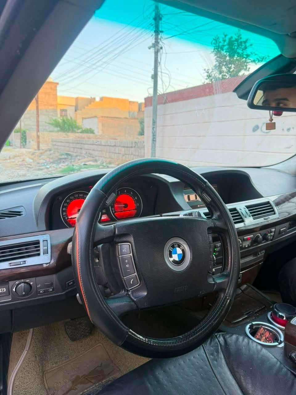 BMW 2005أدوات
بـيع فقط 
كيـر ومحرك شرط 
تبريد تدفئه كله شغال 

شاشة iDrive. 
* مقاعد جلد كهربائية مع ذاكرة.
* فتحة سقف.
* حساسات أمامية وخلفية.
* مثبت سرعة.
* تكييف أوتوماتيك ثنائي أو رباعي المناطق حسب الفئة.
* نظام ثبات إلكتروني (DSC).
السعر 50 مو شراي لتعبني السوك كلشي بي 
شراي اتصل ***********
مكان السياره صلاح الدين

