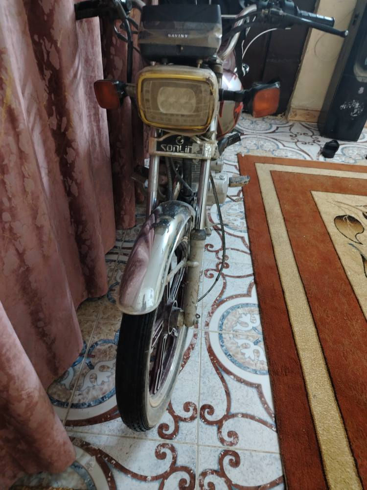 سلام عليكم دراجه سولنيك 5 كير موديل 22 محرك كبس اي عيب مابيه ع فحص للبيع سعره 450 شراي تعال خاص ***********
