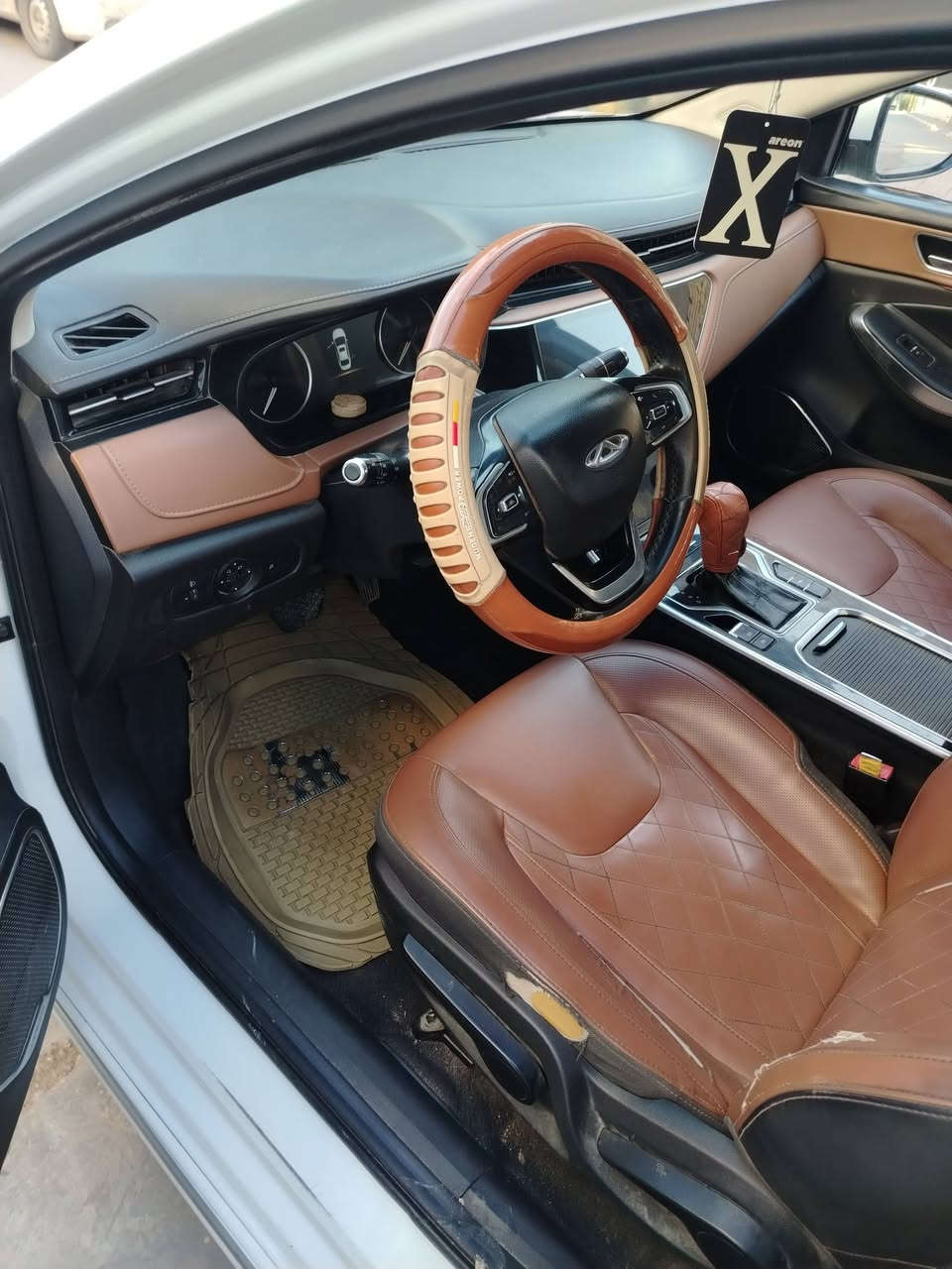 متاح للبيع شيري اريزو 6موديل2020 الون ابيض المواصفات فول واحد على   واقصادهه مخله باقيله بس شهر واحدواحد رقمه بغداد مشروع وطني والسياره موجوده بل كوت***********
