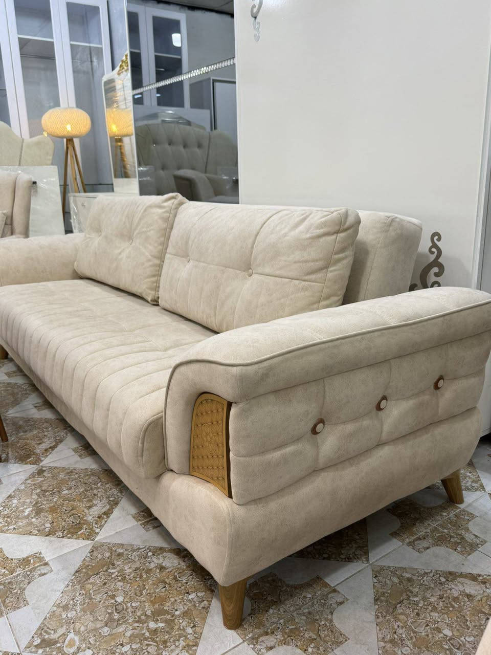 ناونيشان /سليماني كانيسپيكه/ پيشانگاي مه ليك

👉تاقم قه نه فه ي/١٠ نه فه ري / توركي/ماركه ي /به يزا

/١ مانگه  كراوه /١٦ گه لا كراوه

👉سعري/ئيستا/٥٥٠  دؤلار

ناو سنوقه / ئه شكري به سيسه م 

زؤر تازه و جوانه حسابكه لؤكه هه ر به كار نه هاتوه 

هه ر به ريزي خوازياره ئه تواني په يوه نديمان پيوه بكات

گه ياندنيشمان هه يه بؤ سه ر جه م شاره كان

***********  viber
