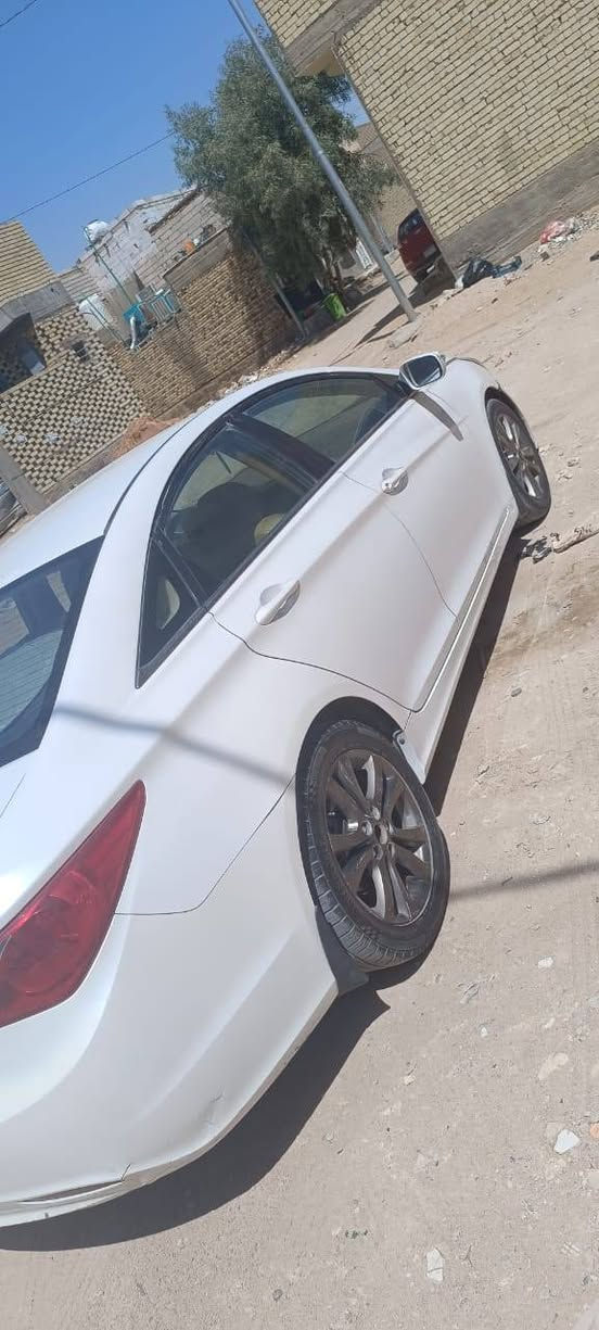 السلام عليكم 
سوناتا 2011  مضلع خليجي 
محرك 2000
بيه باب صبغ وهلالات ورا صبغ
السعر 105 وبيه مجال 
مكاني نجف                                       ***********
