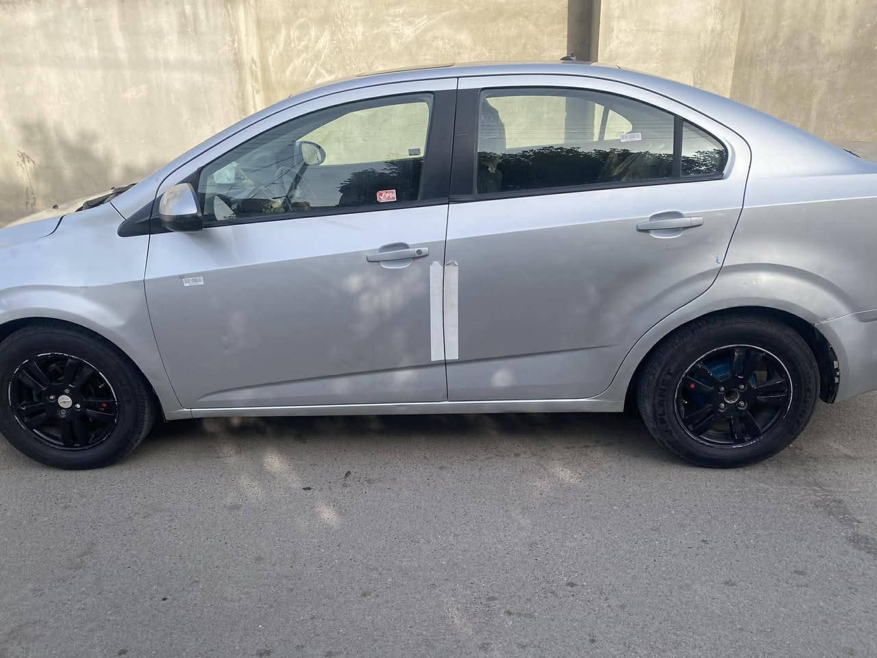 شيفروليه سونيك2012  خليجي اعلى فئة ltz 
مواصفات فتحة بانورما شاشه لمس سماعات محيطية فوولل كلشي موجود بيهة تبريد وتدفئة حداديه صدر جديدة تخم تاير جديد بيه صبغ ب خشم البنيد مكينه وكير ولغود وشواصي كفاله 
ماشية١٨٠ 
هزة جديده ورقم دولي جديد 
السعر 66$ 
***********
