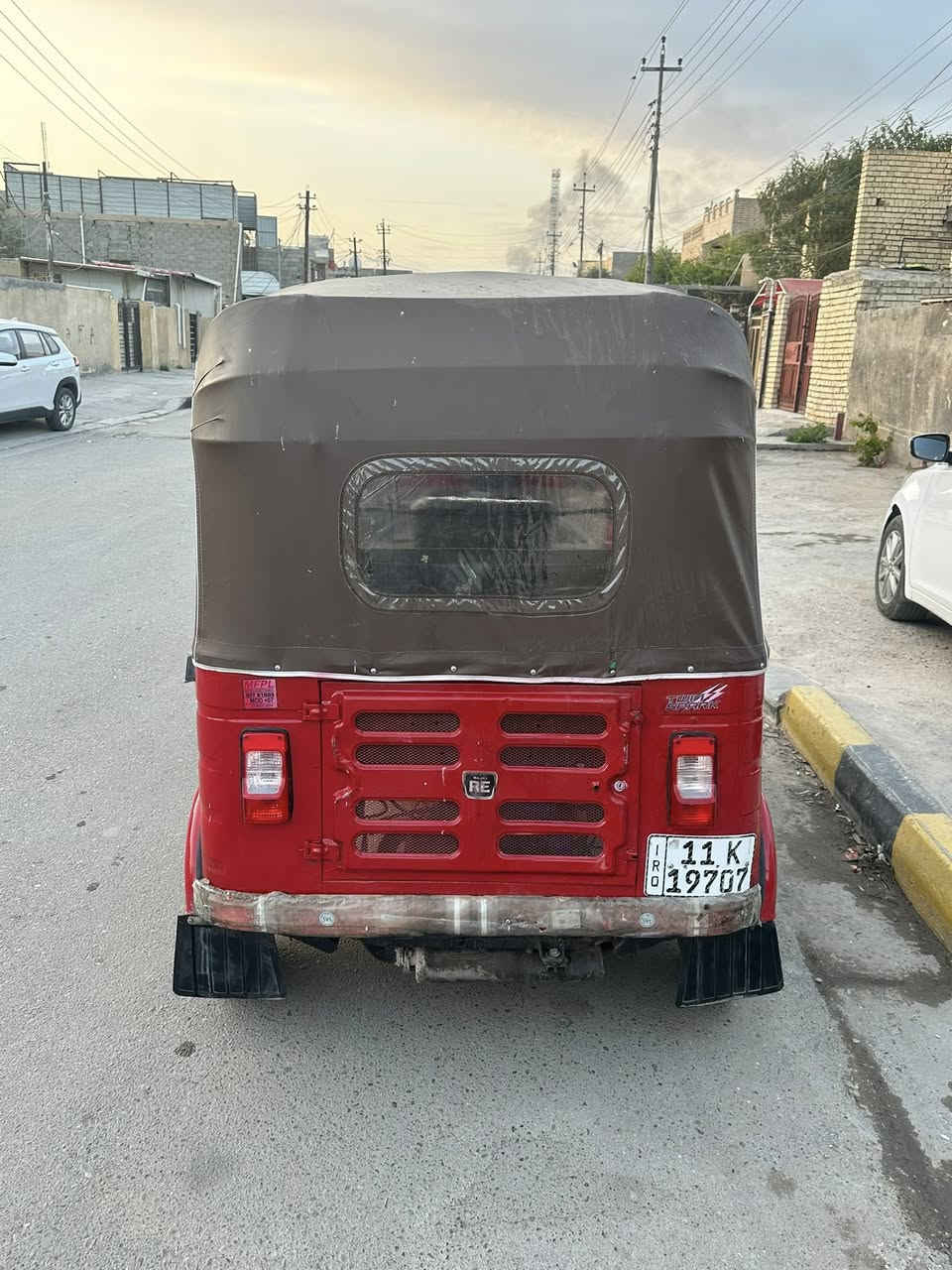 السلام عليكم تكتك للبيع مديل 18 شهر 9 مرقم نكليزي باسمي ثاني يوم تحويل مكينه كير تراي لك كلش نضيفه تخم تاير جديد تخم كبات سفريات دوشمه مسجل لاتيات زنون السعر 4 و 900 وبيها مجال الشراي يتصل ويدلل مكاني بغداد البياع ***********
