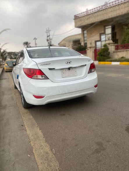 اكسنت ٢٠١٥ 
ماشية ١١٣ 

السياره فول مواصفات 

فتحة 

تحكم ستيرن 

ويل كب 

شاشه 

مكينة ١٦٠٠ 

السيارة بيها. جاملغ وباب وجاملغ خلفي 

وضربه بالداخل ما مصلحة 

بيها نقوصات بسيطه 

رقم بغداد تحويل ثاني يوم 

السعر ٩٤$ 

***********
