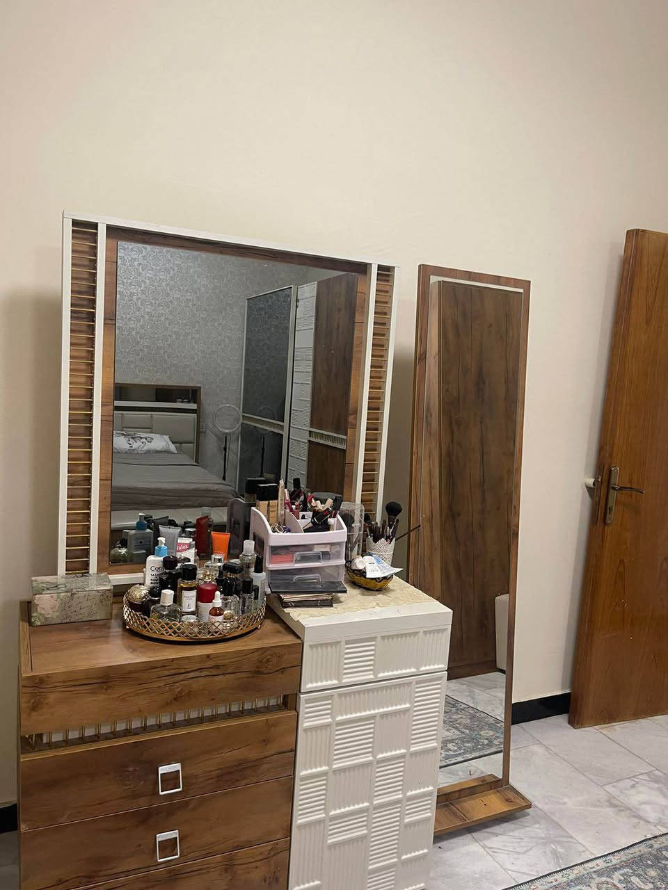 نجار فتح وشد وصيانة كل انواع الموبيليا غرف كاونترات مكاتب يوجد كادر تحميل وسيارة نقل في البصرة *********** البصرة, العراق
