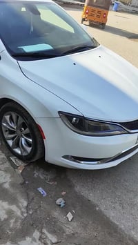 كرايسلر 200 • ٢٠١٥ • مفروشه جلد