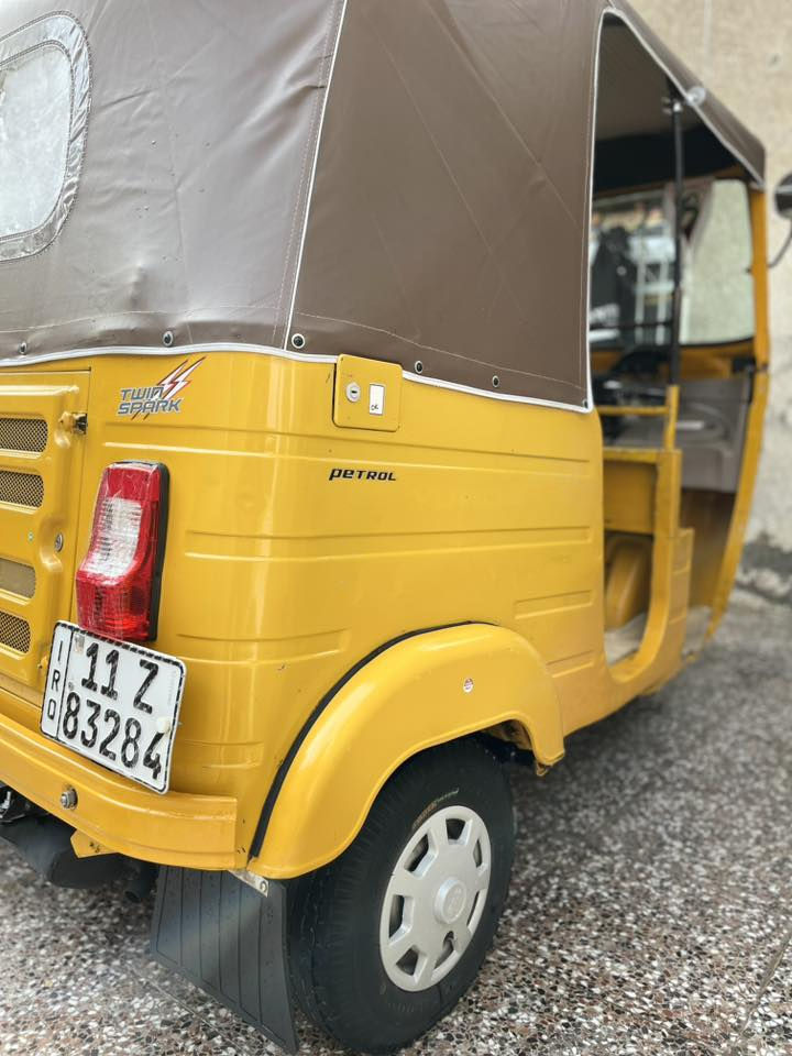 السلام عليكم تكتك للبيع موديل ١٩ رقم وسنوية التكتك كفالة عامة   شوفت عينك جديدة الله شاهد 
تخم تاير جديد مكينة خير من الله  تراي يخبل 
التكتك بأسمي تحويل مباشر
 السعر ٦٢٥٠ وبيها مجال 
العنوان بغداد البياع للاتصال ***********
