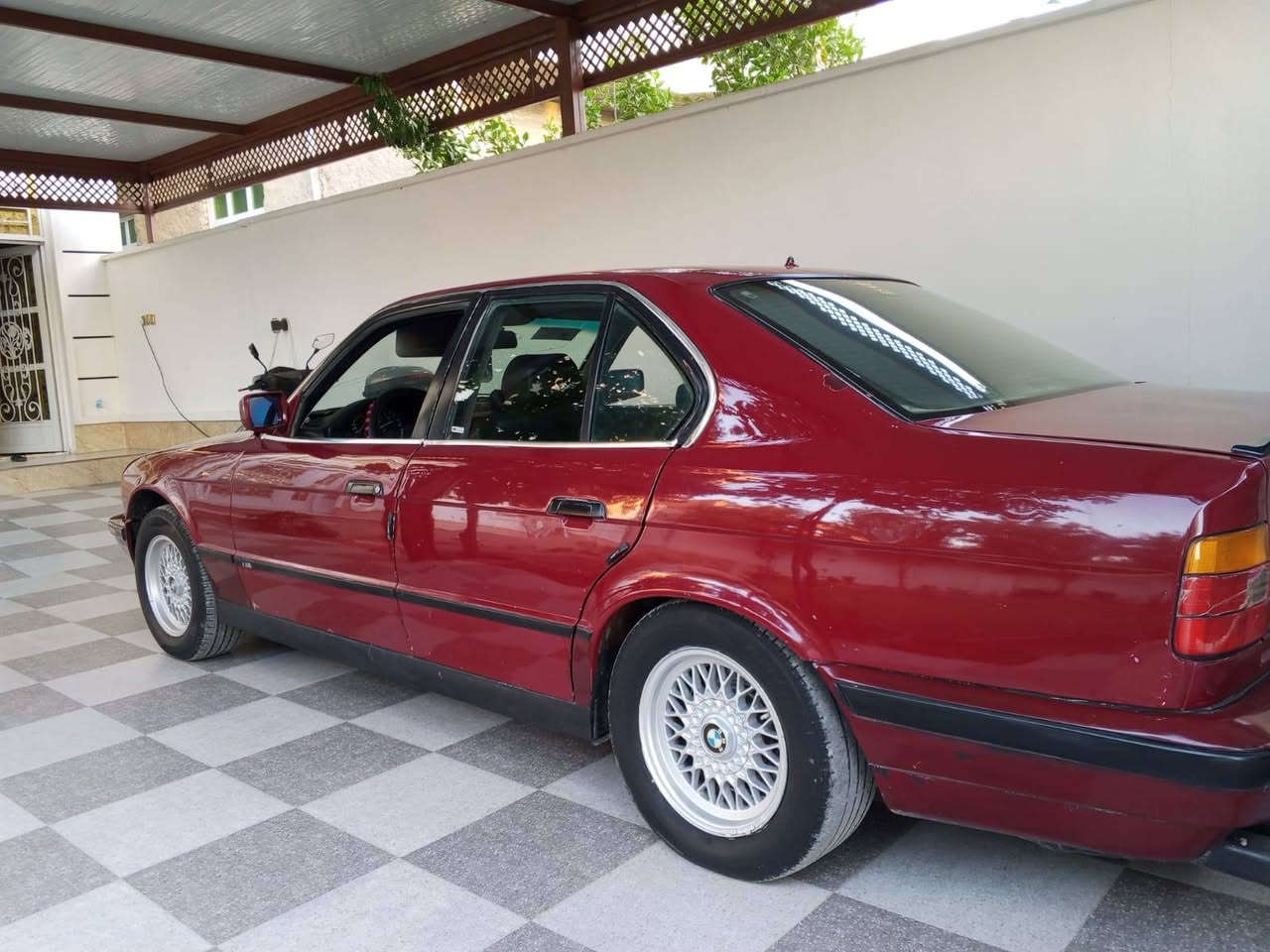 سلام عليكم،   للبيع BMW
حجم 525 مسكر كير عادي 
رقم انبار الجديد جاهزه للاخير سعرهة 45 قفل ،***********
