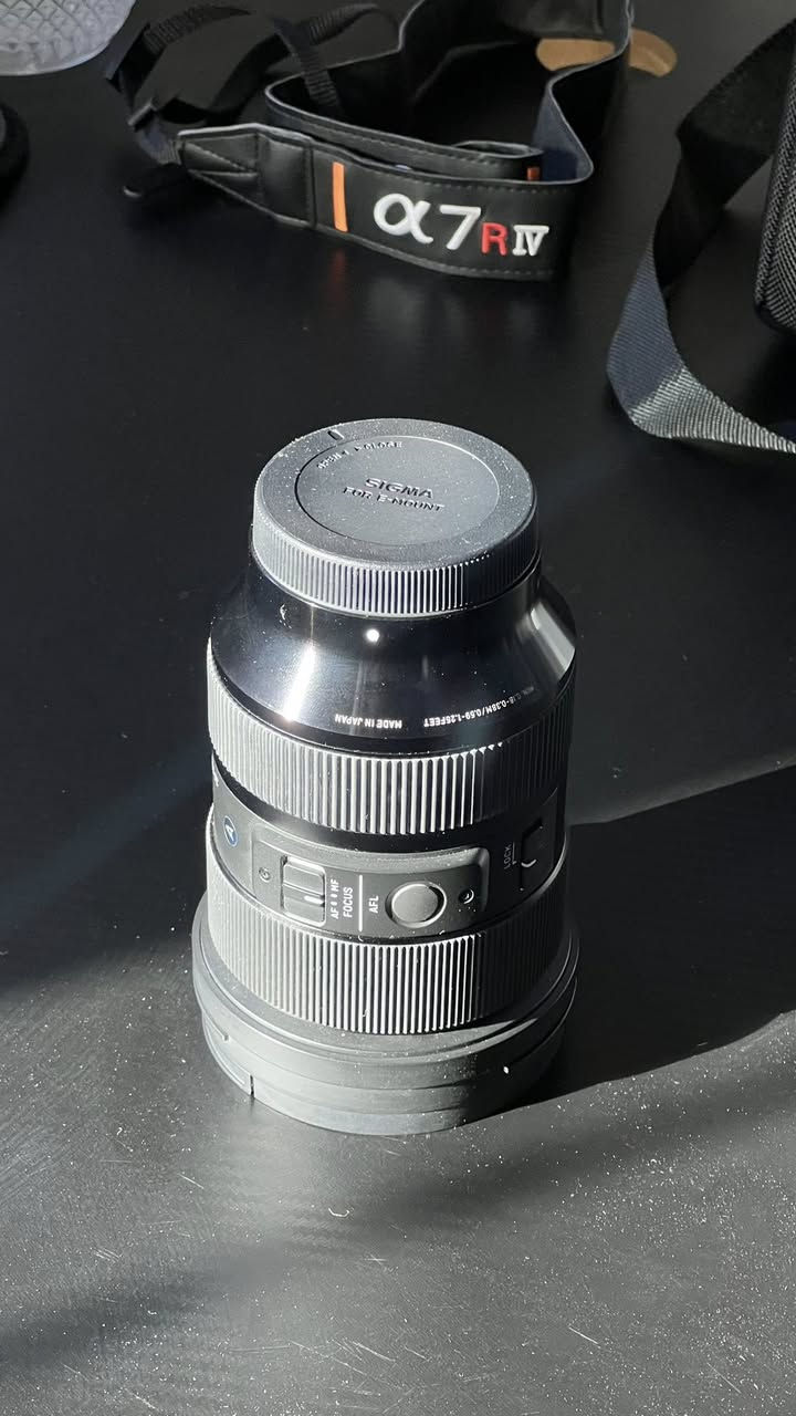 � للبيع: Sony A7R IV (R Mark 4) + SIGMA 24-70 DG DN ART 🔥
كاميرا سوني R مارك 4 بحالة نظيفة جداً 
استخدام شخصي — سبب البيع: عدم التفرغ بسبب الدراسة

📸 التفاصيل:

 • الشتر: 6,920 فقط
 • الحالة: ممتازة اخت الجديدة
 • الصور مرفقة بالمنشور
 مكاني بغداد - البنوك

الملحقات (مجانية مع  بدي الكاميرا):

 • بطارية أصلية + شاحن
 • حزام حمل الكاميرا
 • رام SANDISK 32GB
 • جنطة كاميرا
•جنطة العدسة(في حال الشراء مع العدسة او العدسة فقط)

💰 سعر: 2,500,000 دينار عراقي (وبيها مجال للشراي) 

سعر العدسة:  1 مليون دينار عراقي 

ملاحظة:

 • البيع ممكن كامل (كاميرا + عدسة)
 • أو العدسة فقط
 • أو الكاميرا فقط

، للاستفسار شراي خاص وتدلل.


**إذا كنت صاحب هذا الإعلان وتريد حذفه لأي سبب، رجاءا أرسل رسالة إلى الدعم الفني**