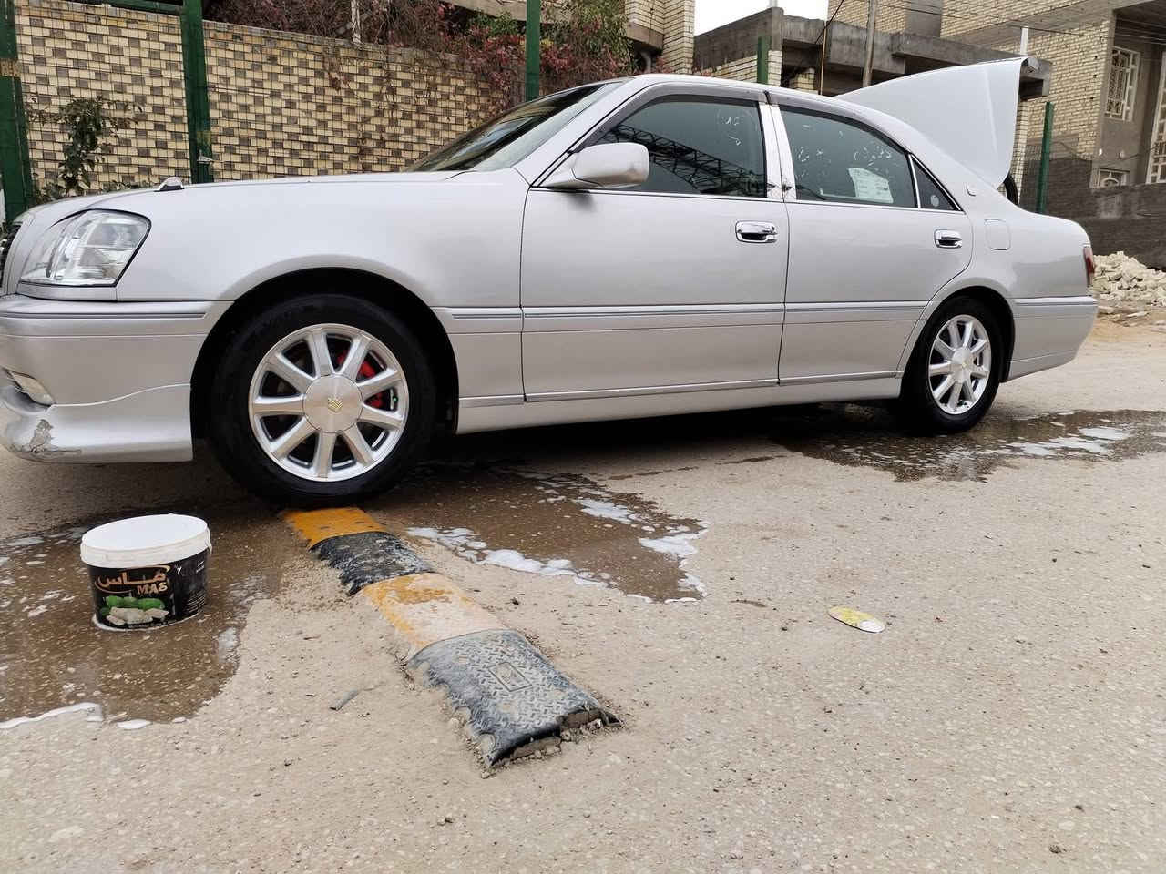 السلام عليكم…
للبيع ملكة كراون موديل 2001 اصل قرار 48 شاصي 75 
مدفوع كمرك وضريبة كامل باقي بس الرقم 
راعيها موجود ببغداد وكالة متوفره
اللون سلفري فضي 
مصبوغه جماليه حزام 
حادثها بسيط بالبدنه الامامية 
الباقي مكفول 
3 دكم 
محرك D4 الكبير 
كشنات كهرباء 
تبريد ❄️
تخم تايرات 
بلوثوت 
مري شفط
كشنات مخمل 
والمواصفات المعروفه للملكة 
السعر (110) وبيها مجال 
مكاني بغداد - الشعب 
رقمي : *********** بي واتساب
