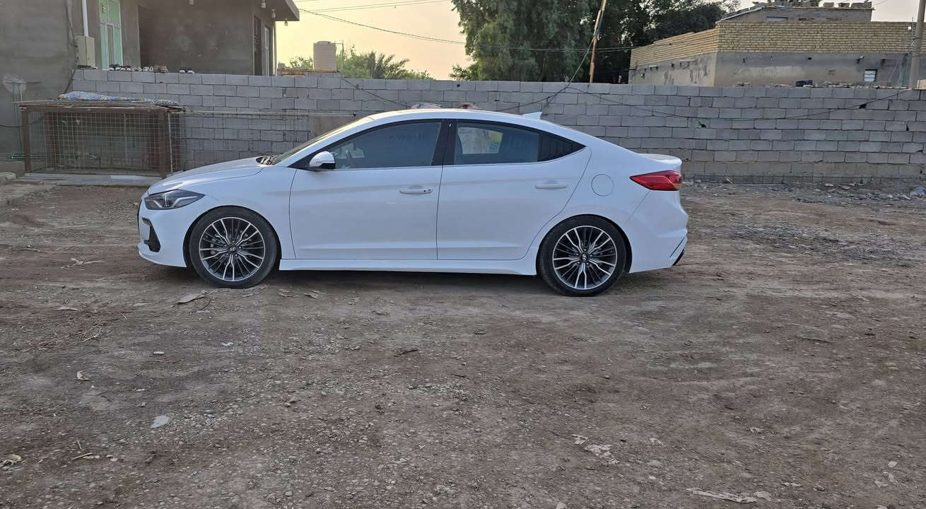 انتره 18 محرك 600 تيربو 
سوبر مريكي سياره مذكور كلشي بل سونار سعر 120 وبيه مجال سياره بسمي سنويه 31 مكاني كوت مركز ***********
