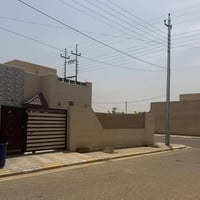 دار للبيع في مجمع الجوهره طابق واحد غرفتين صاله واستقبال المساحه ٢٥٠ م...