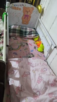 سرير • اثاث • غرفة نوم