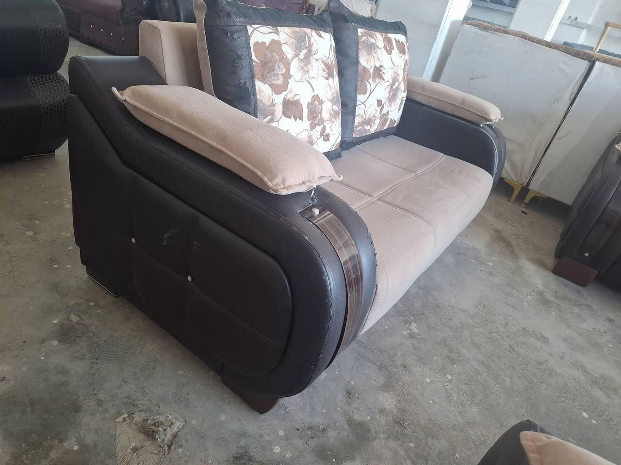 تخم باله تركي ماركه  نظيف جدا جدا 10نفر اسفنج ضغط طبي بولستر  كلش قوي ومرتب نضيف باله تركي
الحمزه الغربي ***********
