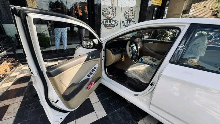 اكسنت موديل 14 خليجيه
سياره مال بيت
رقم جديد بغداد بأسمي 
مكفوله من صبغ وبارد فقط دعاميه صبغ اماميه 
سياره عليها ادامه كامله
احطلها بانزين فقط محسن
ماشيه 108 
مكان بغداد حي العدل 
السعر 105
***********
