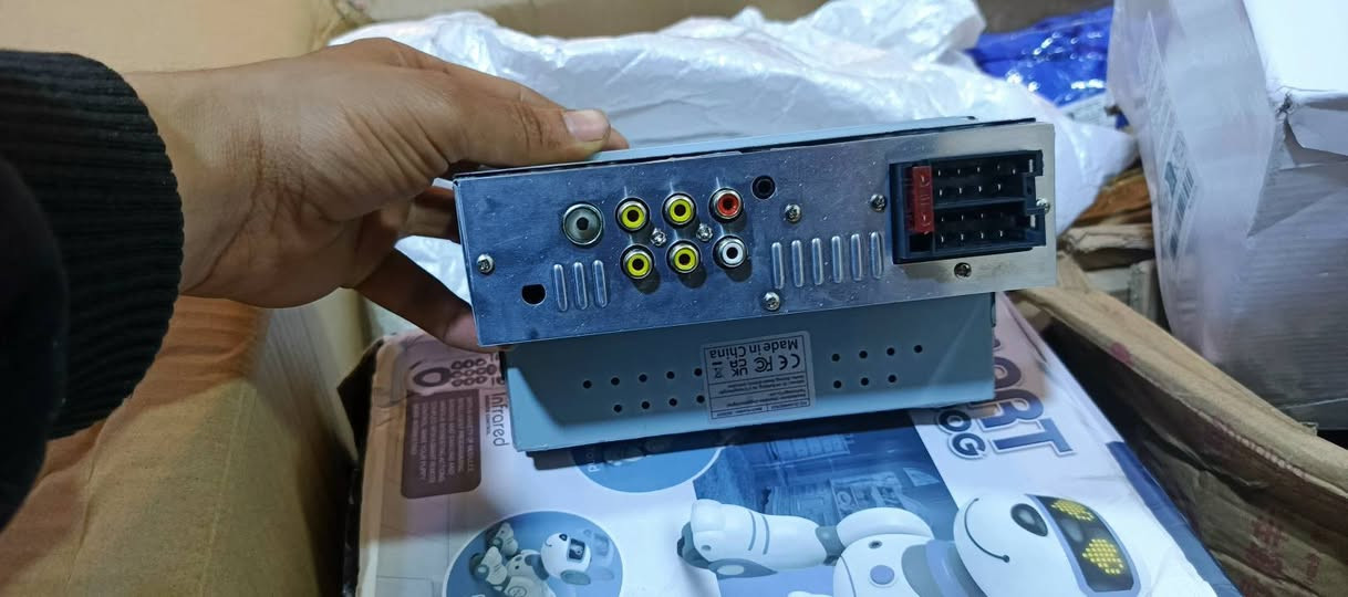 البیع  الشاشة: تعمل باللمس وحجمها 7 بوصة.
المميزات: تدعم البلوتوث، الراديو (FM)، وفتحات USB و AUX.
الملحقات: تتضمن جهاز تحكم عن بعد، وكاميرا خلفية.
الوسائط: تدعم تشغيل ملفات MP5/MP3 وفيديوهات بدقة عالية. رقم ***********
