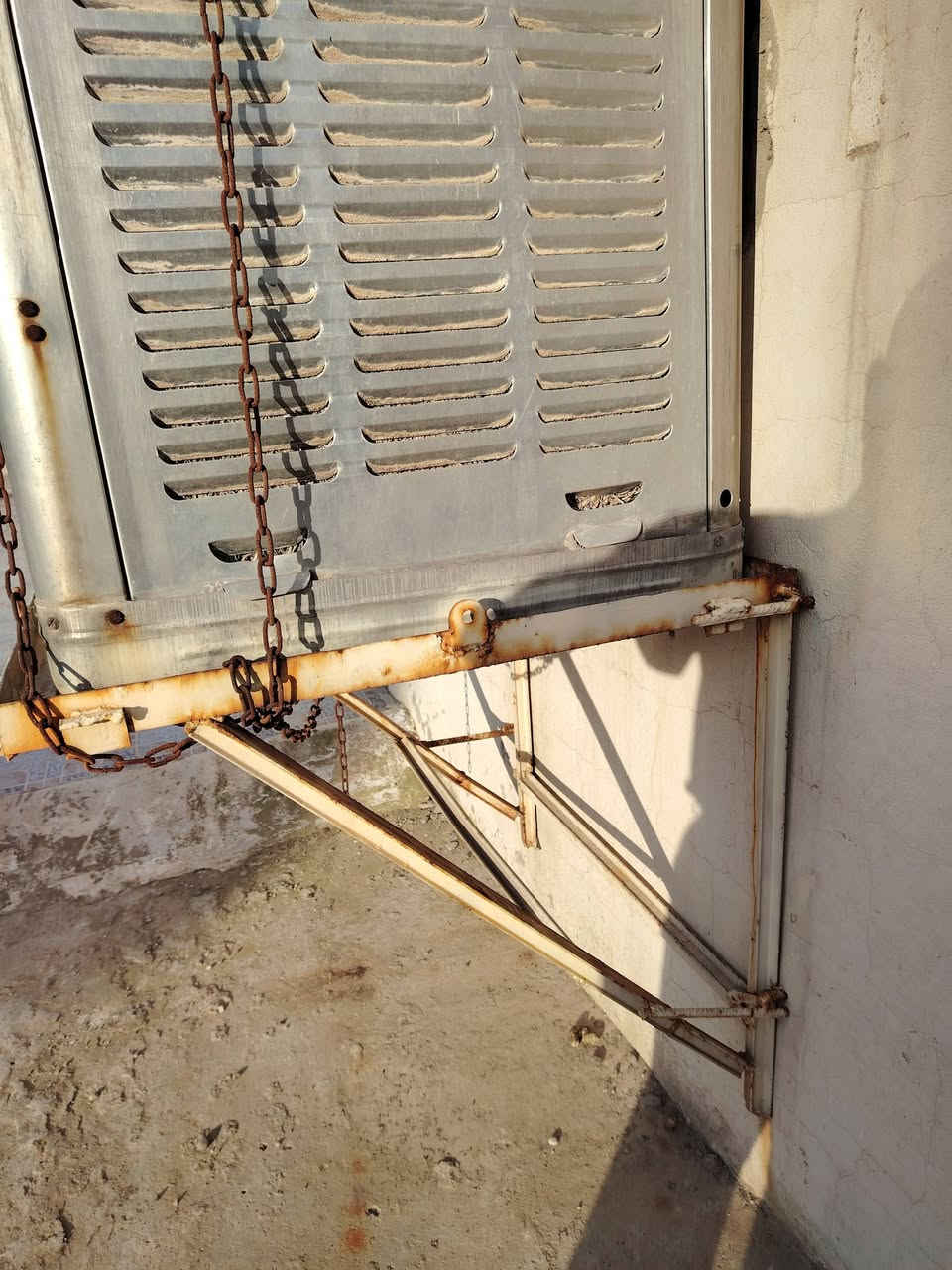 لدينا مبردة مستعمله للبيع نظيفة شغاله هي والقاعده مالها
للشراء الاتصال على الرقم ***********
