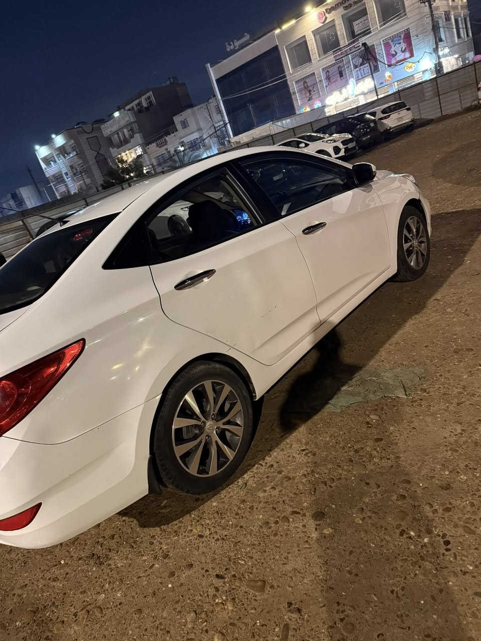 السلام عليكم
اكسنت 2015 خليجي فول بانوراما اشاير بالمري السيارة مكفولة من الصبغ بيها بارد بالجامغ والبنيد تبريد منظومة جديدة مكينة والكير ما مفتوح ماشية 130km  السعر 112 

مكاني بغداد ***********
