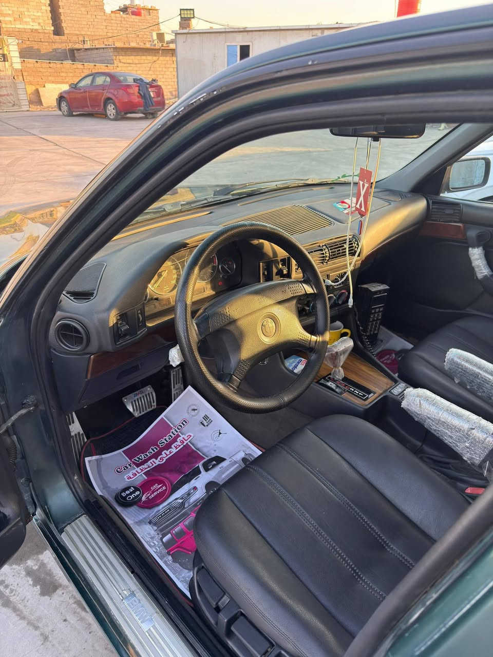 السلام عليكم من رخصه ادمن بي ام دبليو حجم 525اصل  
بليته وسنويه رقم جديده هزه جديده سنويه الى 2030
موديل 93.بجم عريض 
كفاله بدون دكه جاكوج بخ جماليه 
محرك فانوس 
كير 3وظعيات قياده 
لايت امريكي 
تبريد ثلج 
تخم تاير 
حداديه طوبه 
منظومه بانزين 
منظومه ماي 
كهربائيات بلاد 
مانقص بيها كلبسه 
لون زيتوني متغير 
غرفه جلد اسود بلجيس 
مكان السياره البصره 
*********** وات ساب 
*********** اتصال 
السعر 85  وبيها مجال لشراي 
والسوك كلشي ومعروف 
هاي سياره جديده والف 
عافيه على الياخذها مايذب 
عليها الف دينار تراي السياره 
260 شرط من البصره لزاخو 
لمايشتري لايكسر بحلال الناس 
وتحياتي الكم جميعا
