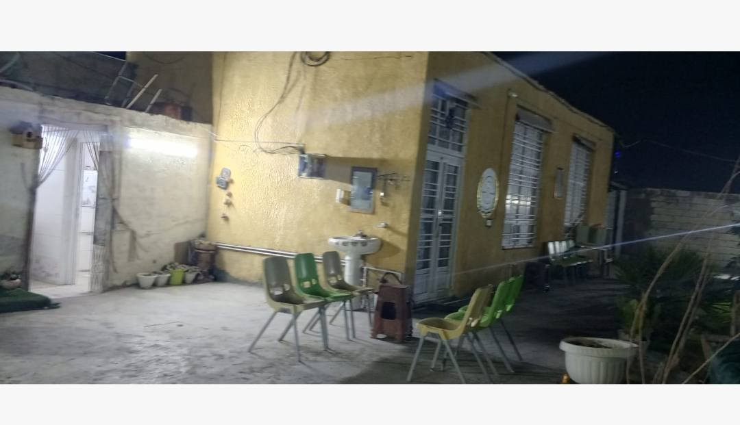 دونم للبيع بالسلاميات بعد سيطره ابو ريشه مبني بيت مساحه 400متر من غير الاستقبال الخارجي يحتوي على اربع غرف وهول ومطبخ و3حمامات مشتركه داخل البيت و2 خارجيات يم الاستقبال ويحتوي على 2مخزن وباقي الدونم مزروع كافه انواع الاشجار والنخيل والحمضيات مكلفه بلنشر هذا صاحب  البيت (***********)
