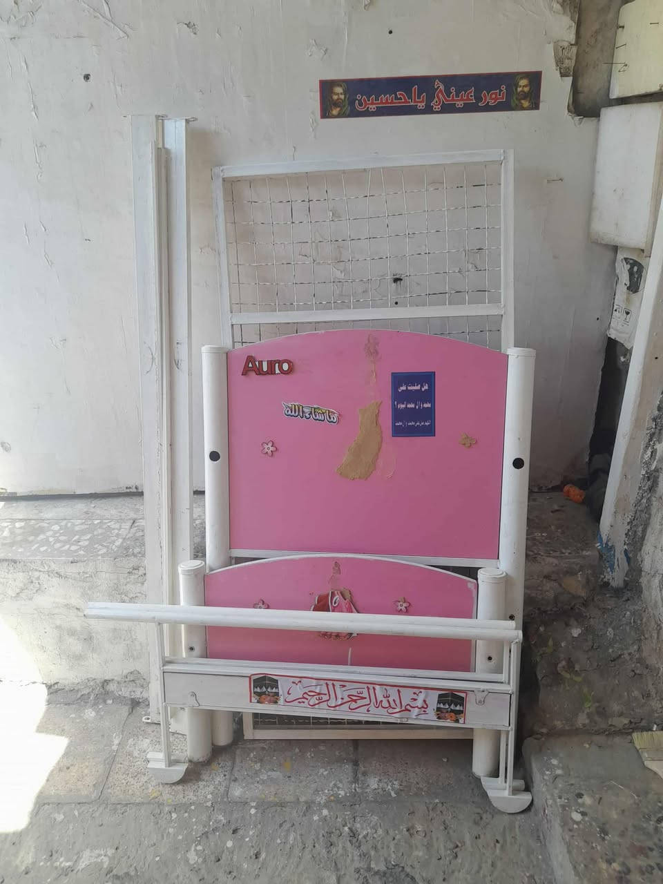 للبيع مدينة الصدر بغداد  سيارة طفل نقص بطارية 40 ثلاجة ب 150 ميز مع كرسي ب 40 جرباية طفل ب 35 ه *********** تحياتي
