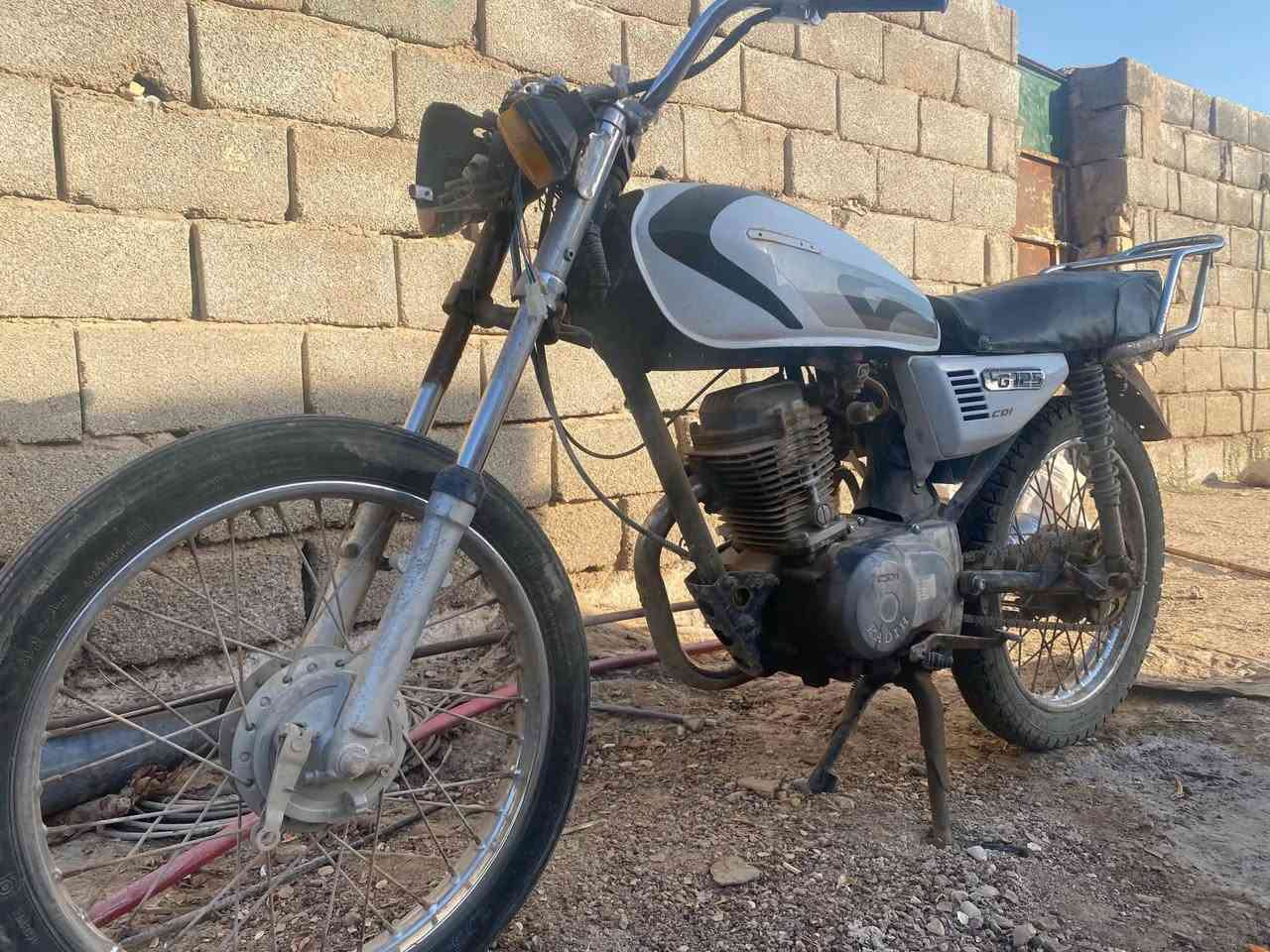 دراجه موديل ٢٠١٤ اوراق للبيع 

دراجه كايمه يحتاجله روله

سعر ٣٢٥ وبيه مجال 
***********
***********
