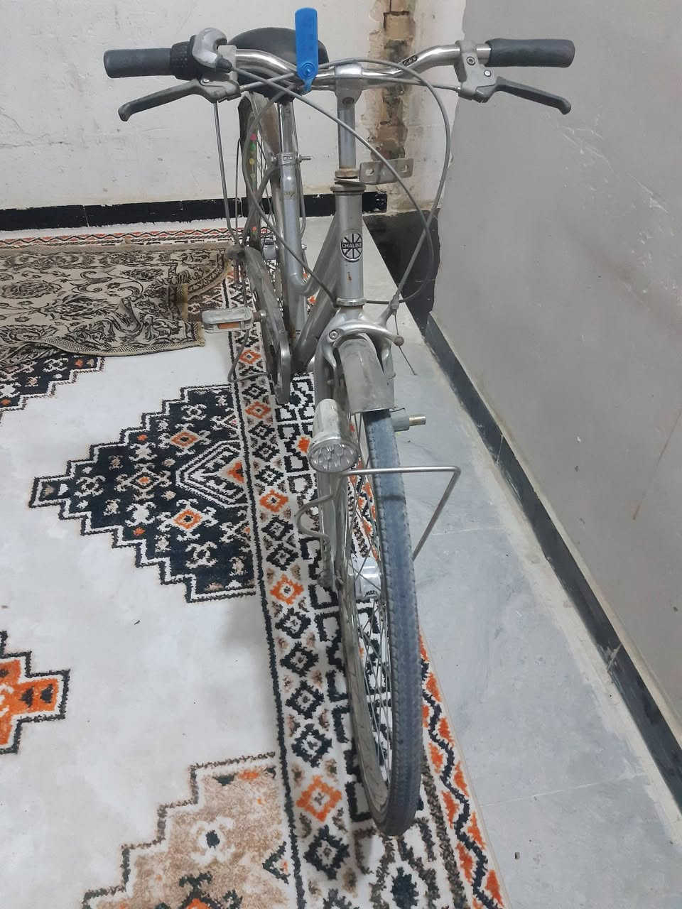 سلام عليكم بايسكلات باله كلش نظيفة سعر الكبير ب٨٠والصغير ب٢٠ كربلاء حي العسكري مال العابد قرب مدرسة سبأ للإستفسار مراسلة وات ساب ***********
