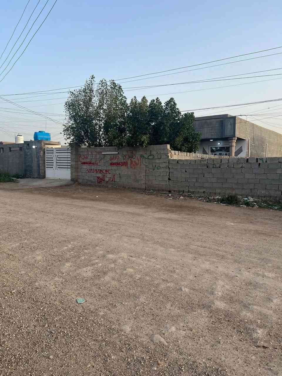 دار للبيع زراعي
في ابو غريب خلف محطه جوهرة العدنان المساحه 400 متر 

بيت كامل بي نقص فقط لارضيه صبه مو سيراميك 

شارعا 15 متر منطقه سكنيه وخدمات كامله 

يبعد عن السريع كيلو لبيت يحتوي على غرفتين وستقبال ومطبخ

وحمامات داخليه وخارجيه وبي حديقه جبيرة وكراج يتسع ل 4 سيارات البيت واجهية 14 متر والنزال 29 البيت جاهز للسكن 

السعر 82 وبي مجال 

للاستفسار *********** //

                 ***********//
