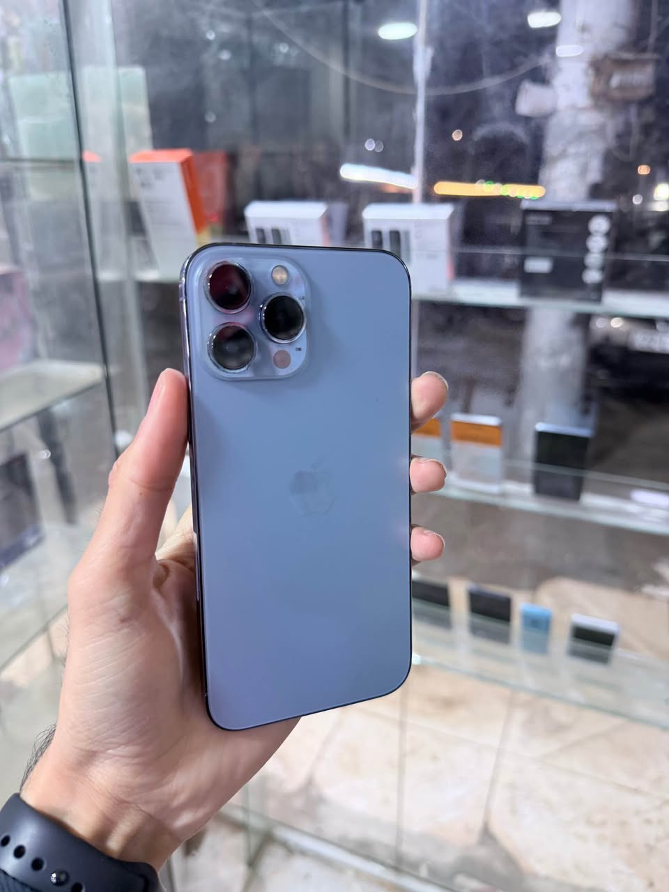 ئایفۆن 13 پڕۆ ماکس 128 گێگا یەک سیم
شتێکی جوان و بێ کێشە زەمانی کۆمپیتەر و هەوا
 پاتری 89 تەنها یەک تۆز ووردە 
شوختی بچوکی جامی هەیە نرخی 399 دۆلار
گەیاندن هەیە ناونیشان هەولێر قەڵاتی نوێ
مۆبایلی هاوکار ژمارە مۆبایل 📱*********** أربيل, العراق
