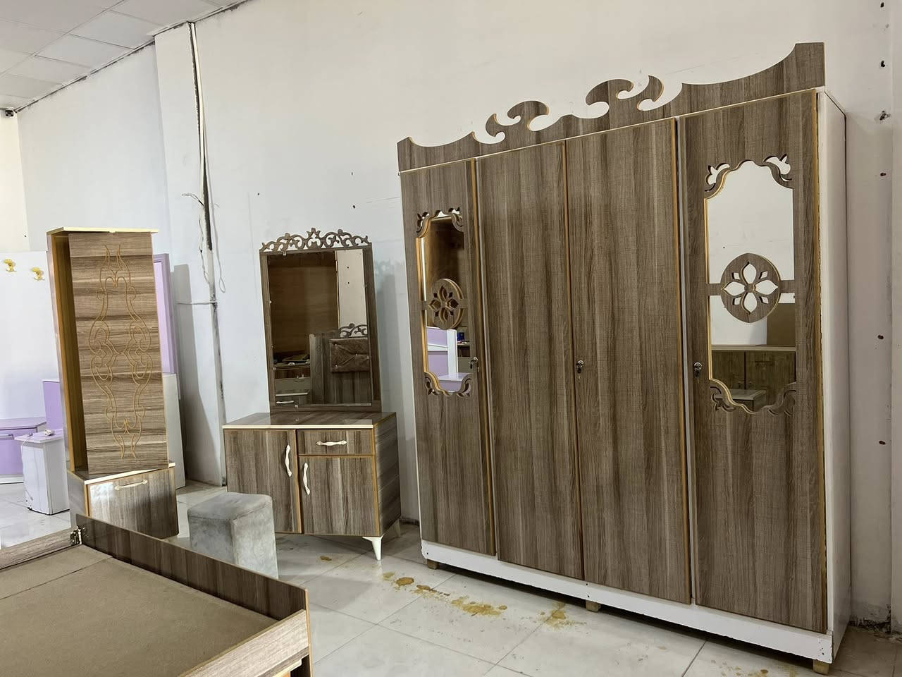 عربي كوردى #للبيع #بوفروشتن
غرفه نوم7 قطع نضافه 95 بالميه (290 الف )مجال 
ژور نوستن 7 پارچه زور تازه يه (290 هه زار) //ومه جال
عنوان كركوك حي النصر
***********
***********
ملاحضه نشتري جميع انواع الاثاث المنزليه
چيت هه يه بو فروشتن وه ره چات
واتساب
