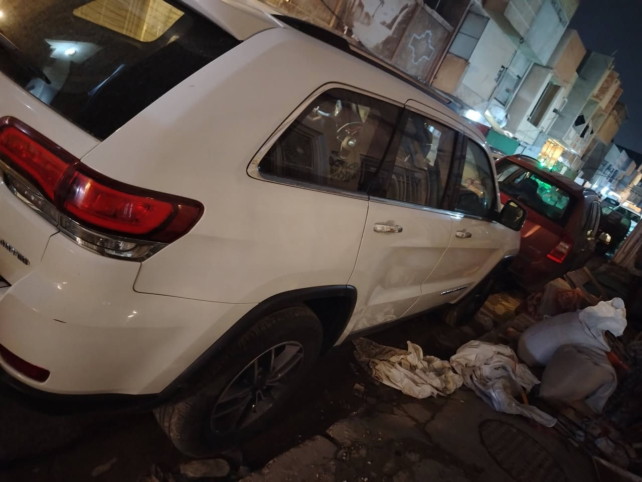 سلام عليكم عندي جيب للبيع
١ سياره جيب شيروكي لمتيت
٢ بنرامه في السكف
٣ ٤٪٤ محرك ٣٦٠٠
٤ قياده ذاتيه رادار امامي
٥ الويل ١٨ طارات وسط
٦ الكوشن جلد
٧ حساس خلفي كامره ثلاثي
٨تدفئه كوشن تدفئه تبريد امامي خلفي
٩صندوق كهربائي
١٠ ماشيه ٥٢ الف ميل
١١موديل ٢٠٢٠تشغيل عن بعد
١٢ ضرر تبديل جاملغ امامي مع صبغ   باب السائق تبديل مؤسسه الباب الخلفي تصليح بسيط جدا
١٣ سعر   ٥٠٠ /٢٧ الف دولار                                                    ***********.14    
15 بغداد الطوبجي
