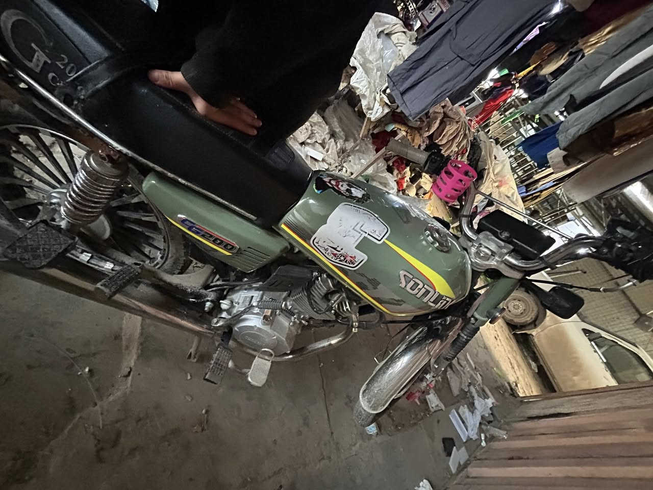 سلام عليكم يرانية 25للبيع كلة شغالة ما مفوح بيه برغي عزك غسلة وبك لايت وساير زوج بس وراق كاملة مكاني بغداد زعفراني *********** سعر ٦٥٠
