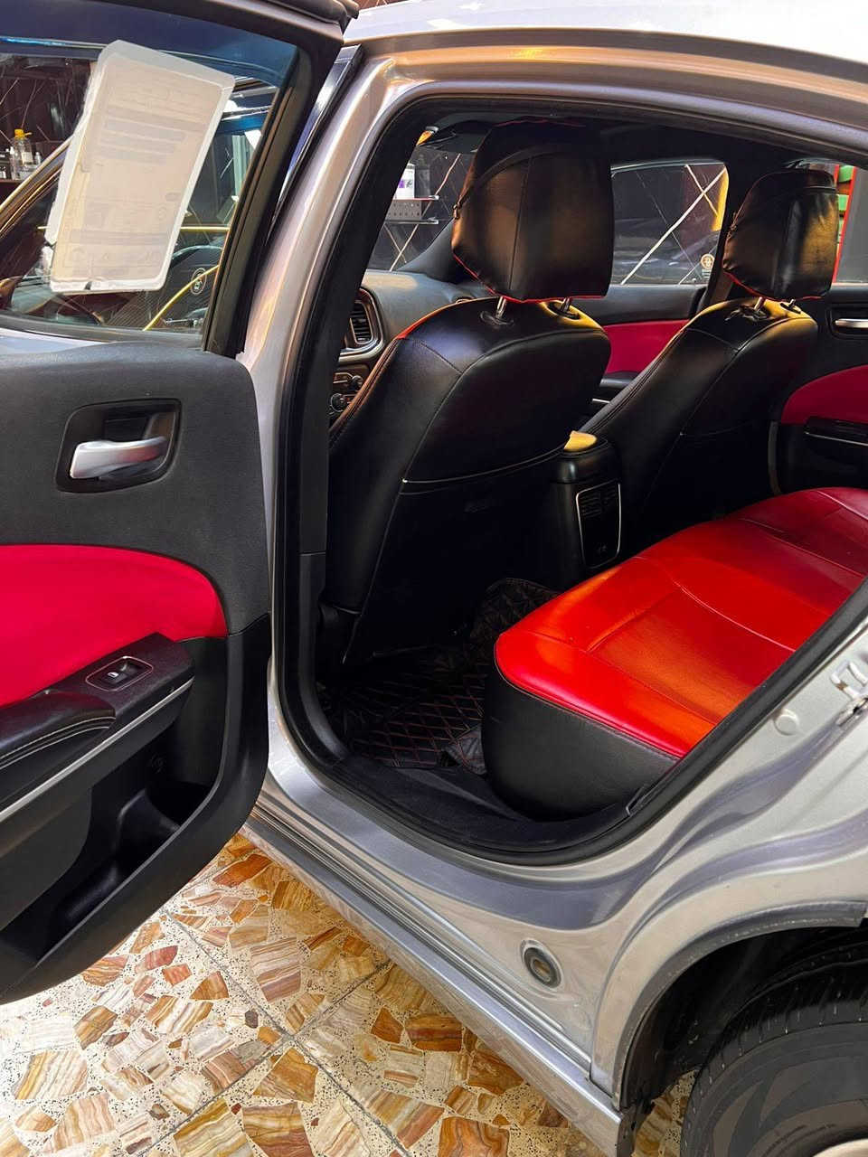 السلام عليكم.
جارجر. خليجي مكفولة من الصبغ والتبديل والايرباكات سليمة . بيها فقط بارد اقل الشبر. بخشم الجاملغ الامامي الايمن. السيارة بعدها بحالة الوكالة. بالكارتون.. وممشتغلة ع خط.
السعر ٢٢٢ وبيها مجال. ماشية ٧٤ الف. مكانها بغداد.. رقم السيارة اربيل بأسمي. ***********.
