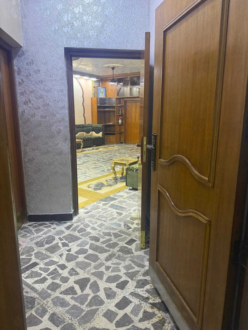 سلام عليكم ورحمة
دار للبيع بالحبيبيه تفاصيله بالصوره مكتوب
سعر ٤٥٠ نهائي.
***********
