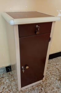 ميز • نضيف • للبيع